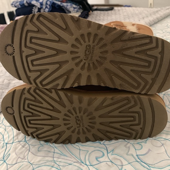 Uggs - Picture 6 of 6